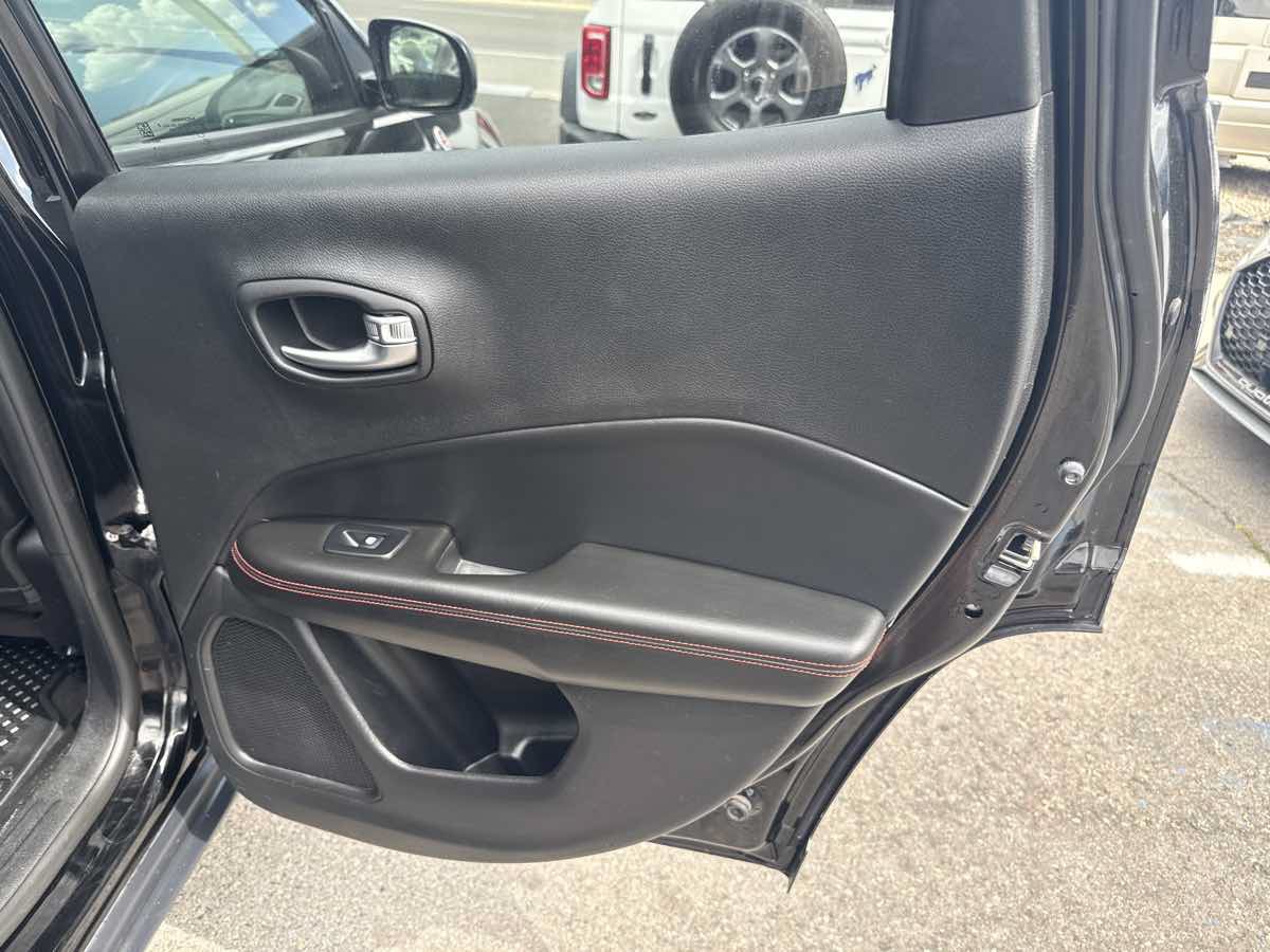 Used 2018 Jeep Compass Trailhawk w/ Navigation Group AWD/4WD image 20