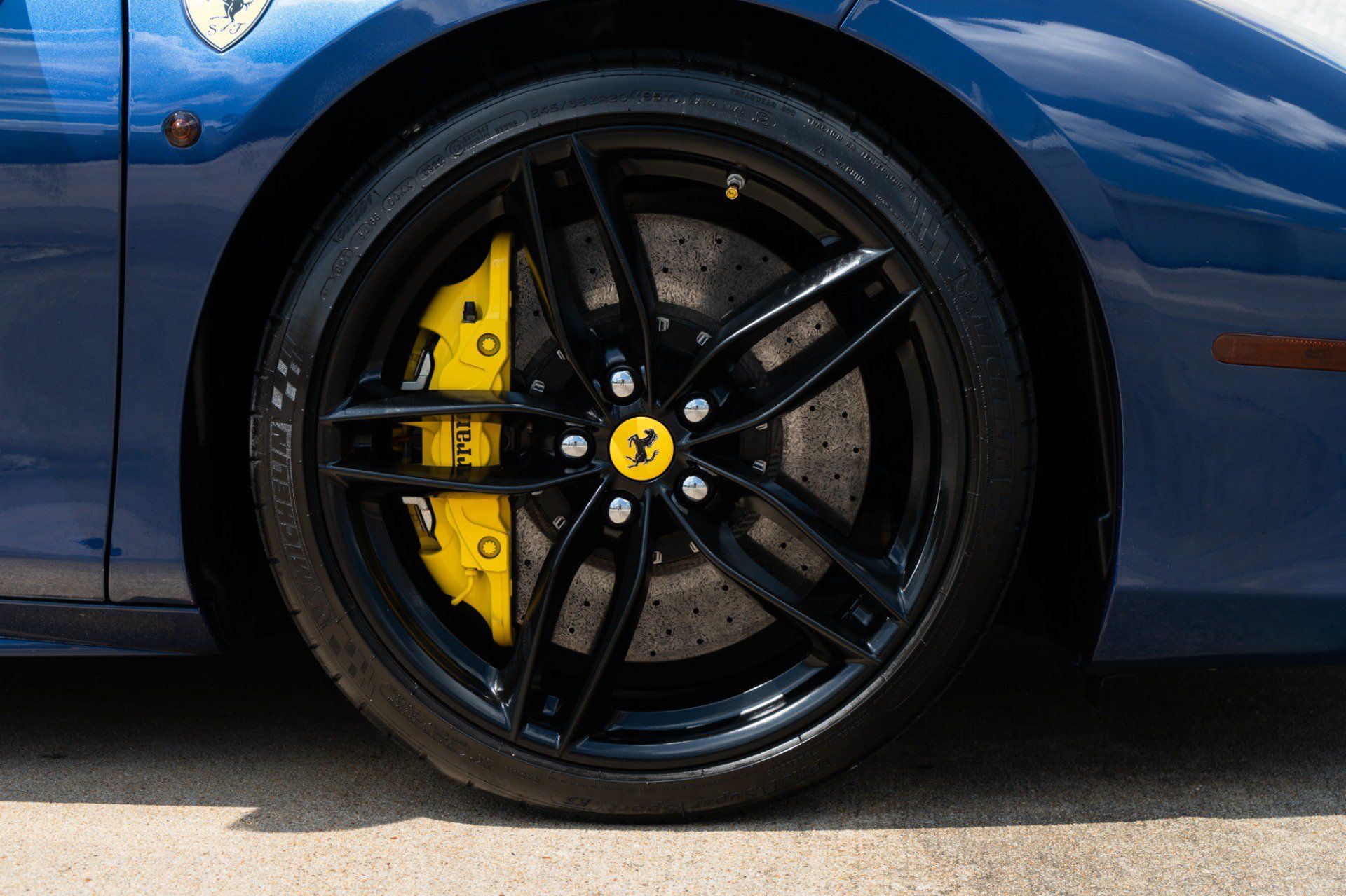 Used 2018 Ferrari 488 GTB RWD image 34