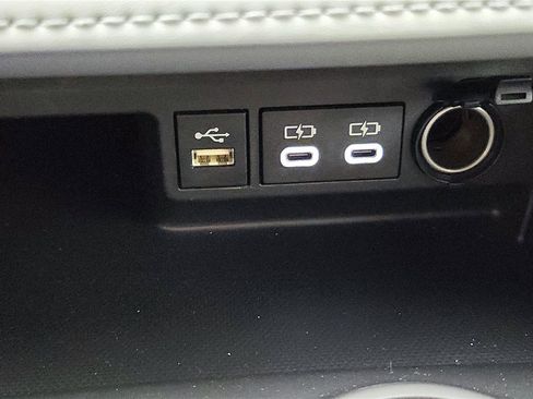 Used 2023 Toyota Highlander L image 39