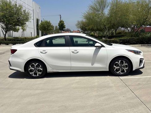 Used 2021 Kia Forte LXS FWD image 2
