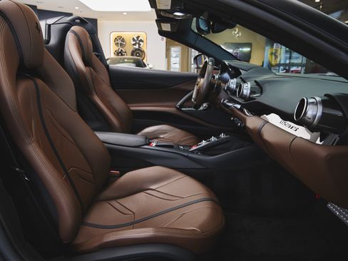 Used 2022 Ferrari 812 GTS image 42