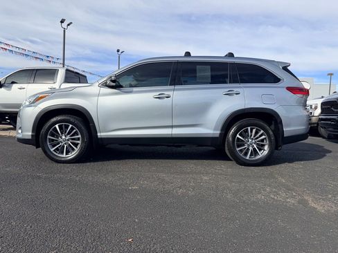 Used 2019 Toyota Highlander XLE image 32