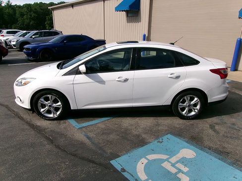 Used 2014 Ford Focus SE FWD image 4
