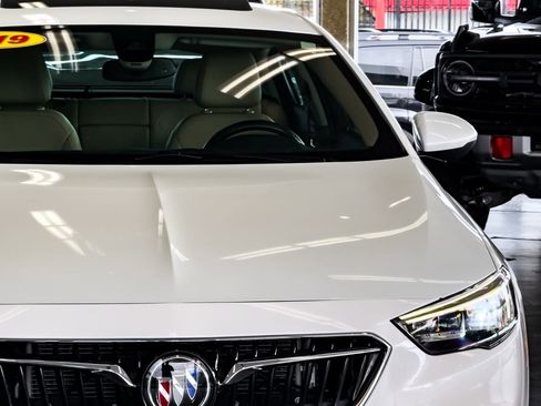 Used 2019 Buick Regal Essence w/ Driver Confidence Package I image 19