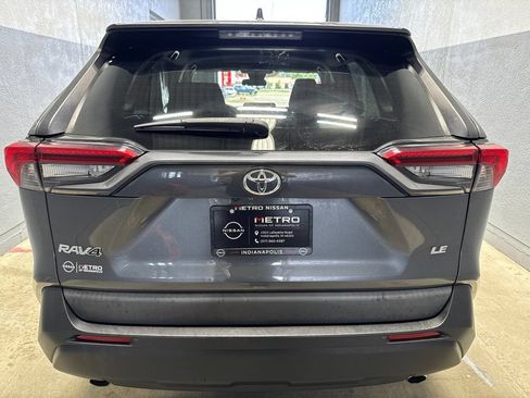 Used 2021 Toyota RAV4 LE FWD image 24
