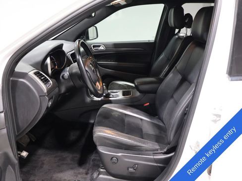 Used 2018 Jeep Grand Cherokee Altitude AWD/4WD image 2