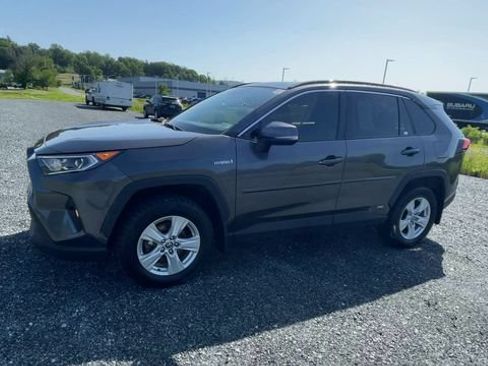 Used 2021 Toyota RAV4 XLE w/ Convenience Package AWD/4WD image 4