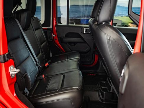 Used 2020 Jeep Wrangler Unlimited Sahara image 34