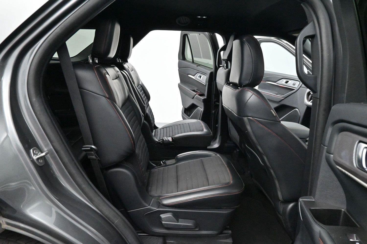 Used 2025 Ford Explorer ST-Line w/ Premium Package RWD image 34