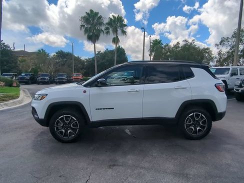 Used 2025 Jeep Compass Trailhawk AWD/4WD image 8
