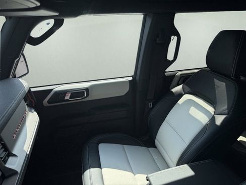 New 2026 Ford Bronco Outer Banks w/ Sasquatch Package AWD/4WD image 16