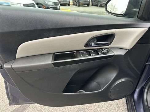 Used 2014 Chevrolet Cruze LS image 13