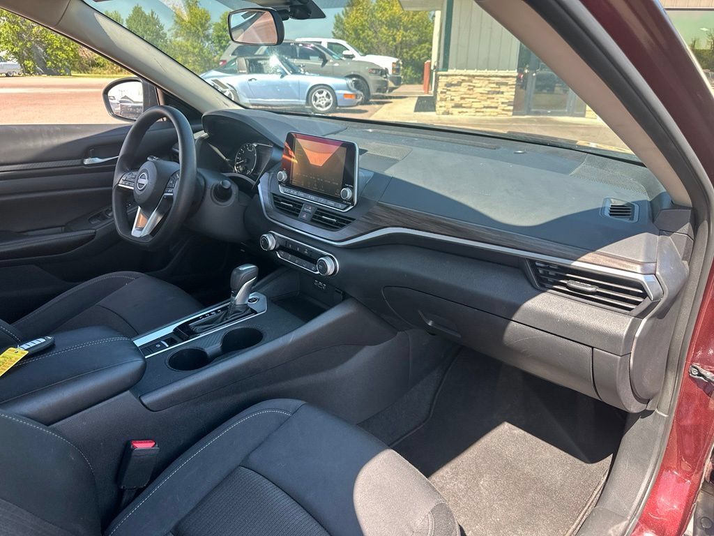 Used 2025 Nissan Altima 2.5 SV AWD/4WD image 30