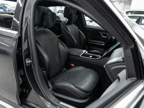 Used 2022 Mercedes-Benz S 500 4MATIC w/ AMG Line Package image 10