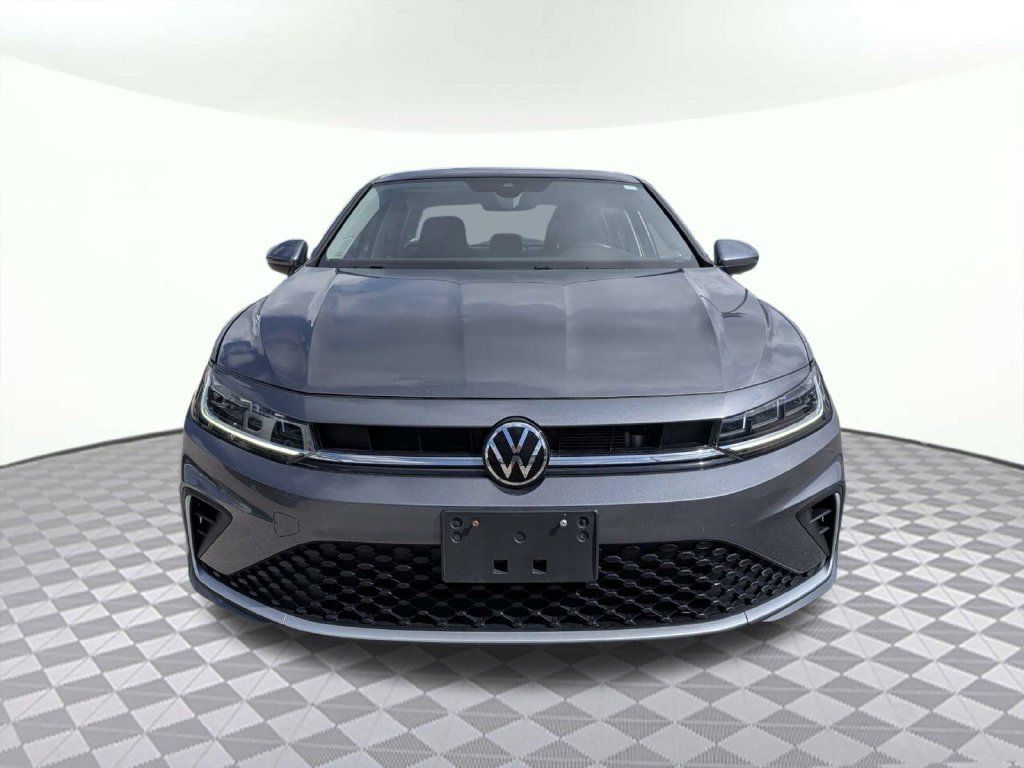 Used 2025 Volkswagen Jetta SE FWD image 8