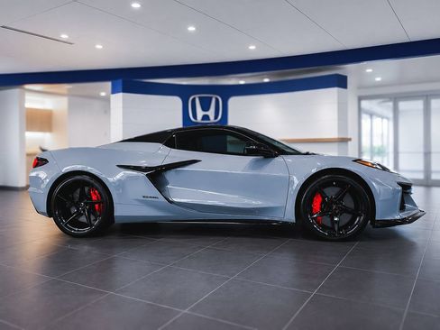 Used 2024 Chevrolet Corvette E-Ray w/ Stealth Interior Trim Package AWD/4WD image 15