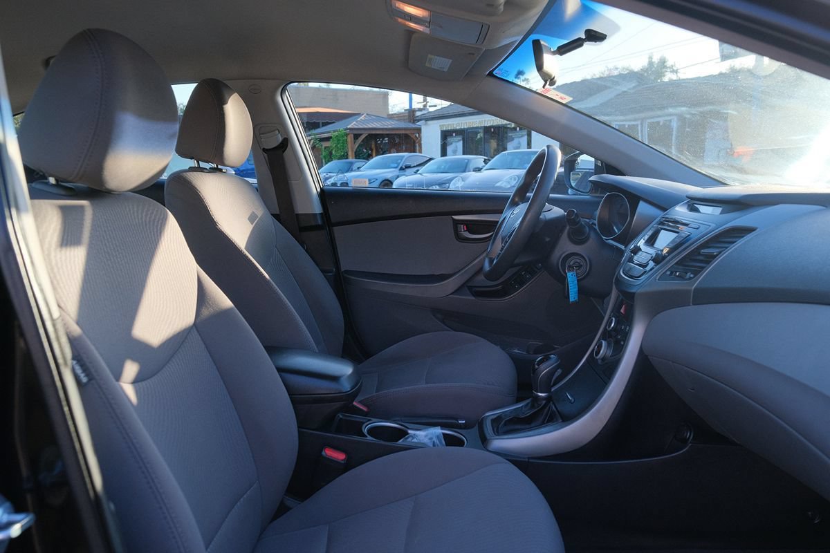 Used 2015 Hyundai Elantra SE FWD image 17