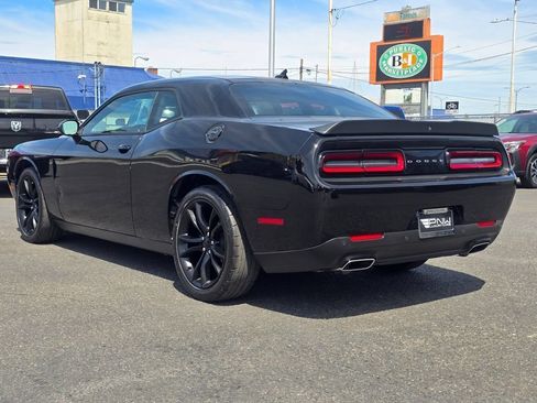 Used 2016 Dodge Challenger SXT Plus RWD image 8