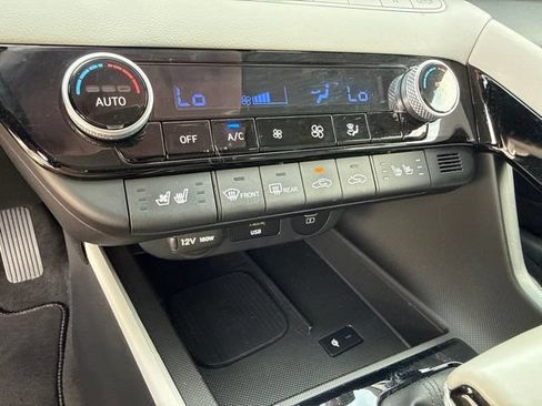 Used 2024 Hyundai Elantra Limited FWD image 14