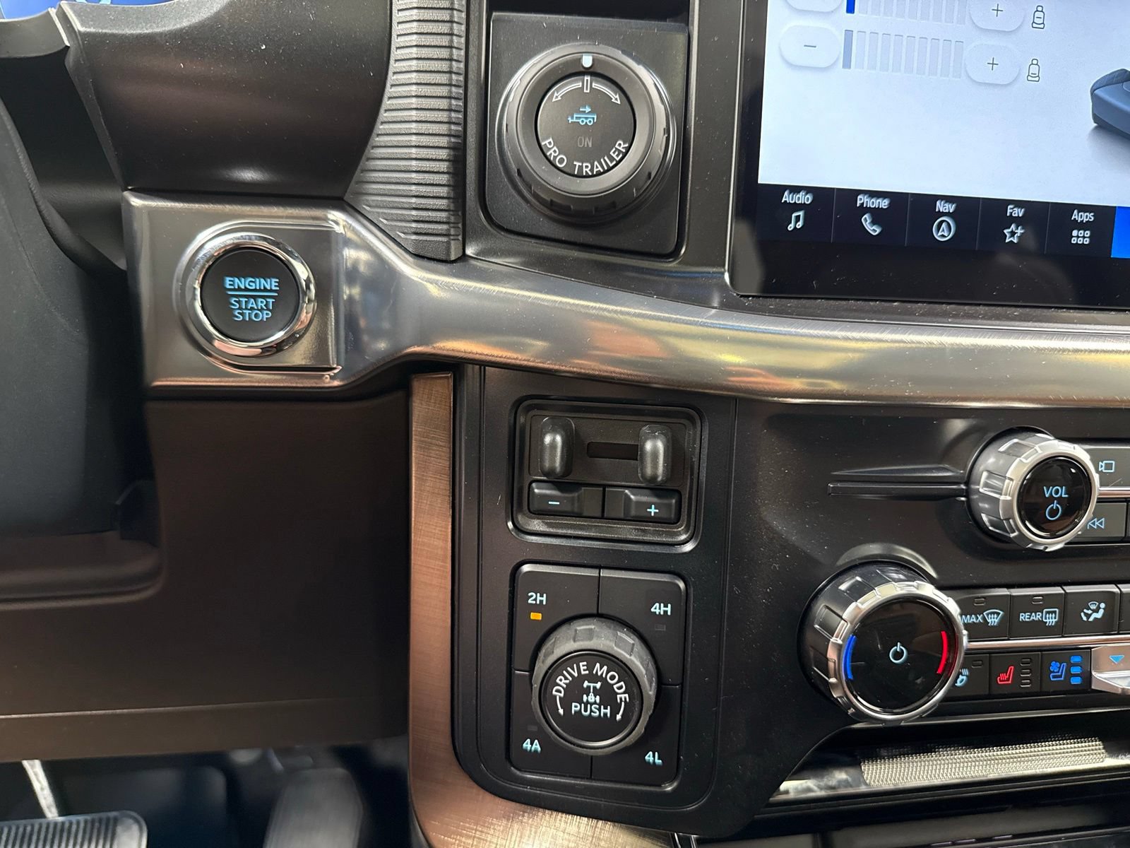 New 2026 Ford F150 King Ranch w/ Equipment Group 601A High AWD/4WD image 25
