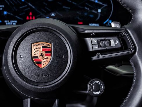 Used 2025 Porsche Cayenne Coupe image 19