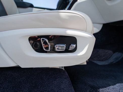 Certified 2019 Rolls-Royce Cullinan AWD/4WD image 37