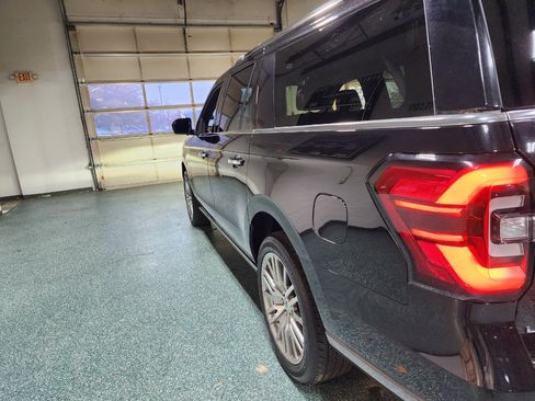 Used 2024 Ford Expedition Max Limited image 10