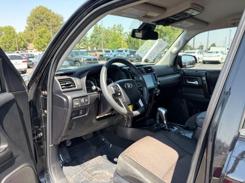 Used 2020 Toyota 4Runner TRD Off-Road AWD/4WD image 10