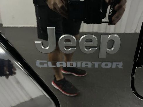 Used 2022 Jeep Gladiator Sport image 31