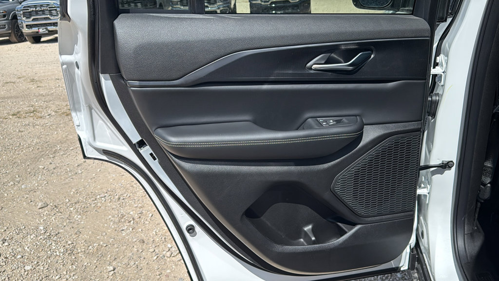New 2027 Jeep Grand Cherokee Laredo RWD image 15