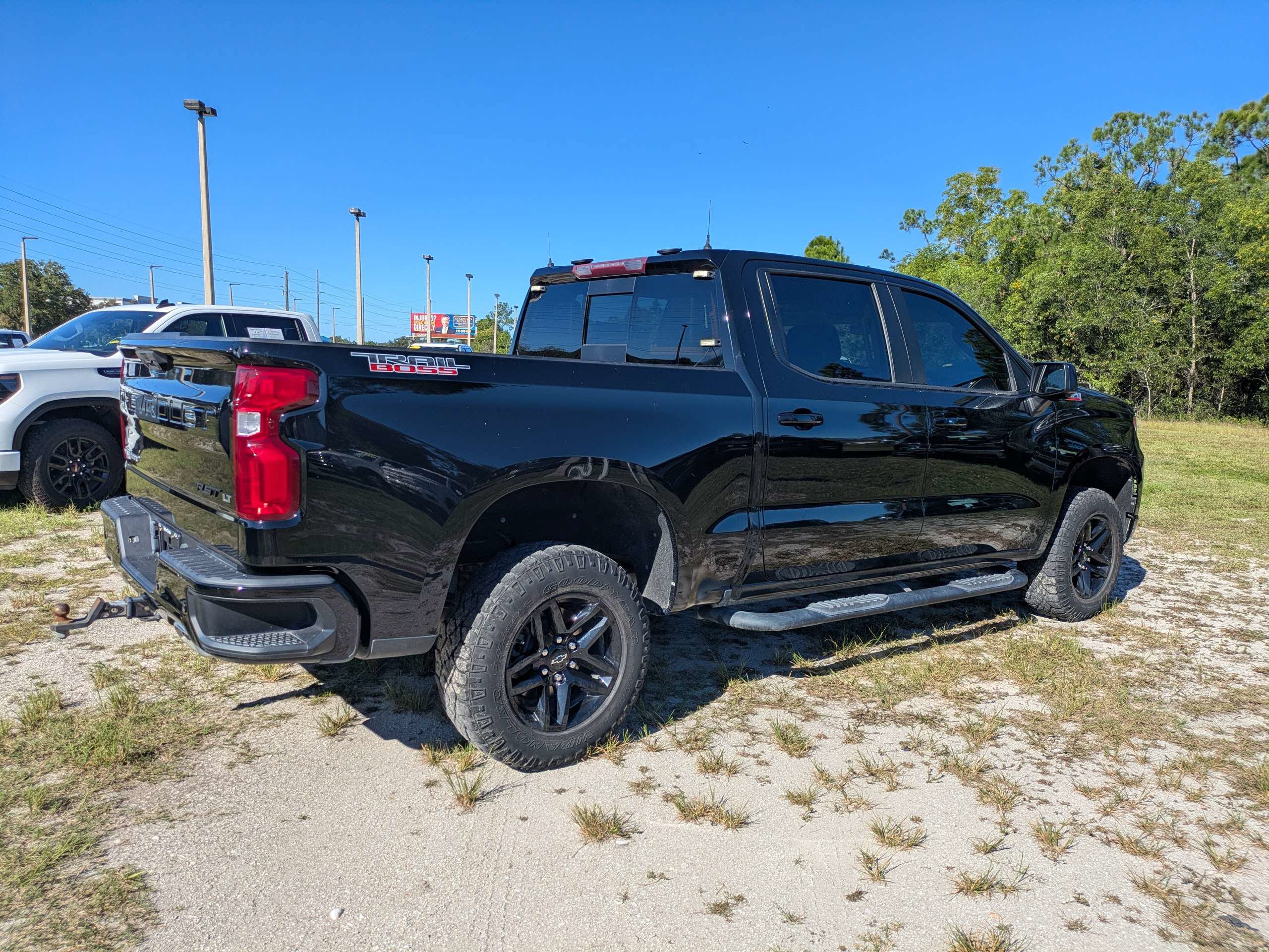 Used 2022 Chevrolet Silverado 1500 LT Trail Boss w/ LT Trail Boss Premium Package AWD/4WD image 3