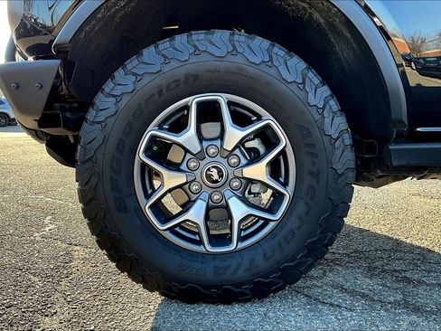 Used 2023 Ford Bronco Badlands image 8