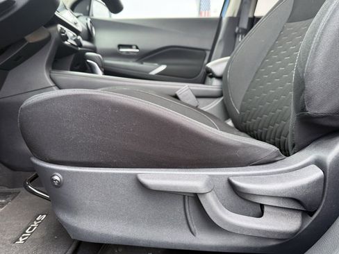 Used 2021 Nissan Kicks SV image 11