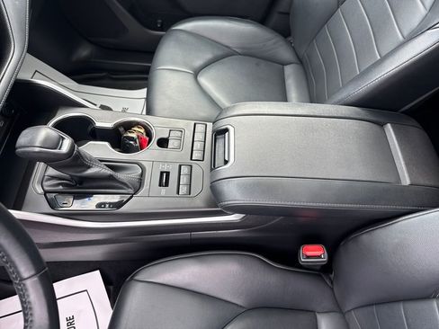 Used 2022 Toyota Highlander XLE image 26