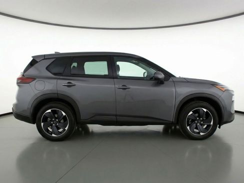 Used 2025 Nissan Rogue SV FWD image 11