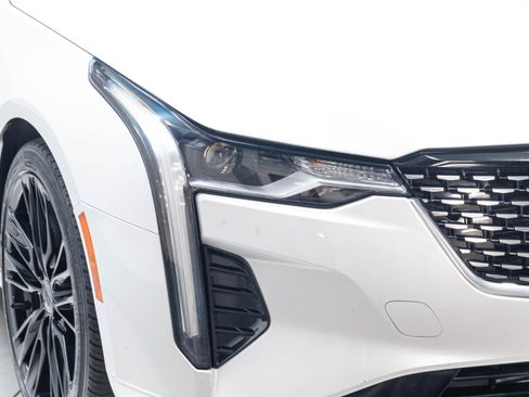 Used 2020 Cadillac CT4 Premium Luxury RWD image 35