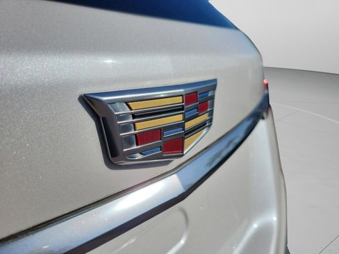 Used 2018 Cadillac XT5 Luxury w/ Driver Awareness Package image 32