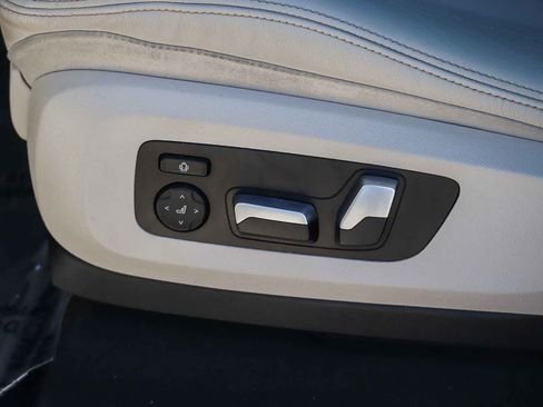 Used 2022 BMW X5 xDrive40i AWD/4WD image 22