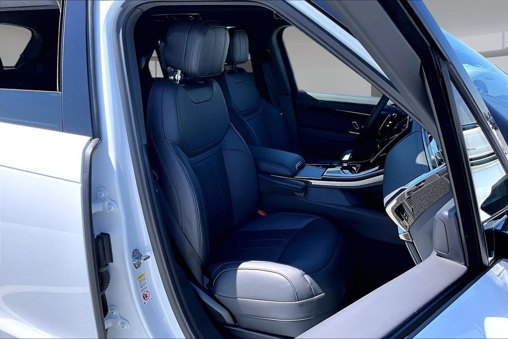 New 2026 Land Rover Range Rover Sport Dynamic SE AWD/4WD image 11