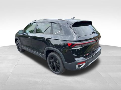 New 2026 Volkswagen Taos SE FWD image 5