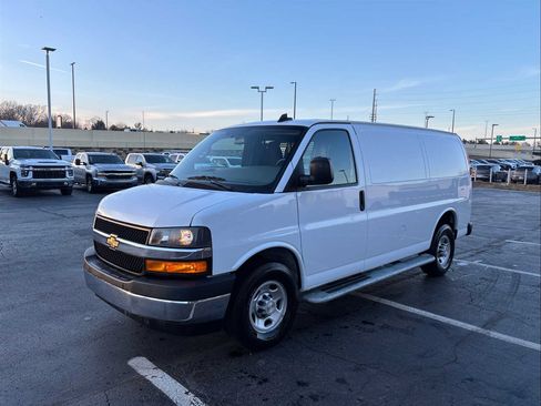 Used 2024 Chevrolet Express 2500 w/ Driver Convenience Package image 4