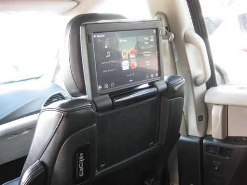 Used 2018 Chrysler Pacifica Limited FWD image 23