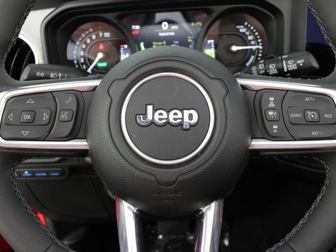 Used 2025 Jeep Wrangler Unlimited Sahara w/ Safety Group AWD/4WD image 12