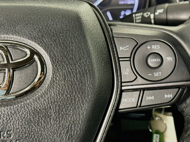 Used 2023 Toyota Camry SE FWD image 12