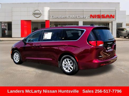 Used 2023 Chrysler Voyager LX image 8