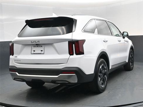 Used 2025 Kia Sorento S w/ Panoramic Sunroof Package image 24