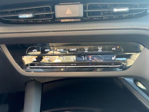 Used 2023 Buick Envision Essence AWD/4WD image 17
