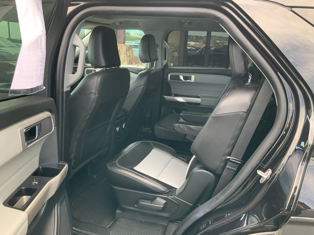 Used 2023 Ford Explorer XLT w/ Equipment Group 202A AWD/4WD image 15