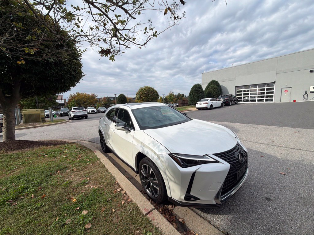 Used 2024 Lexus UX 250h AWD w/ Premium Package image 3