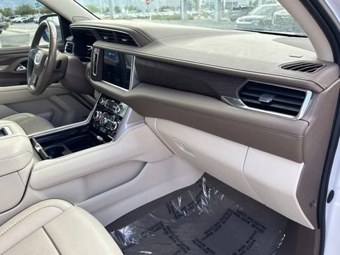 Used 2023 GMC Yukon XL Denali AWD/4WD image 15